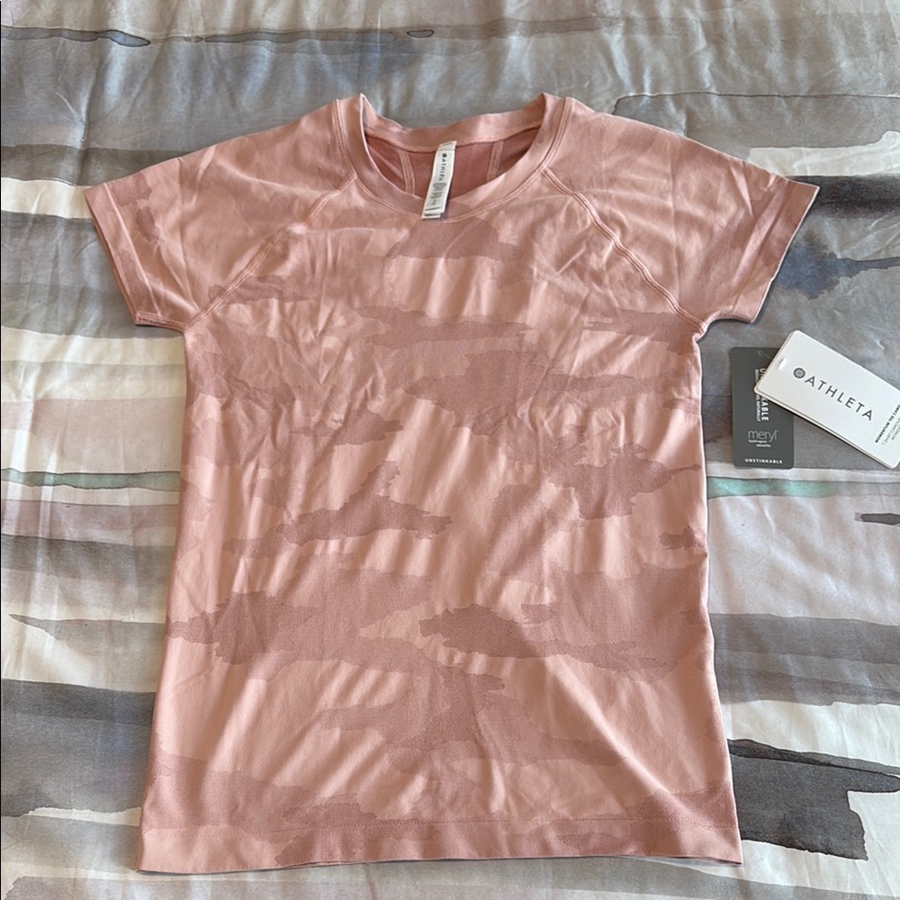 NEW Athleta Momentum Tee Camo